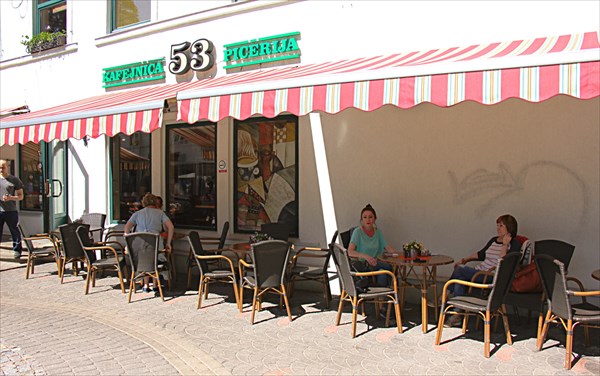 100-Дзинтари, кафе